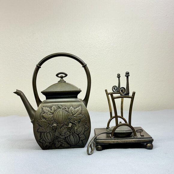 1961 Vintage Teapot Meriden B. Company Arts and Crafts With Warmer Stand Decor - Picture 3 of 16
